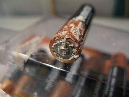 電池漏液出現泡沫